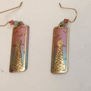 Beachy Tropical Earrings! Comes With A Gift Box!